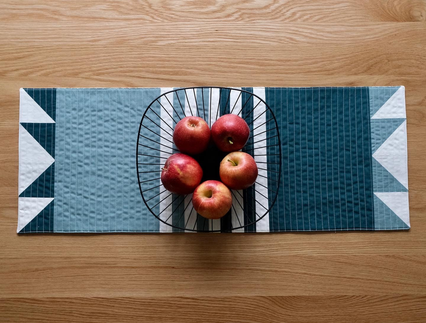 Modern Stripes Table Runner Pattern - PDF download